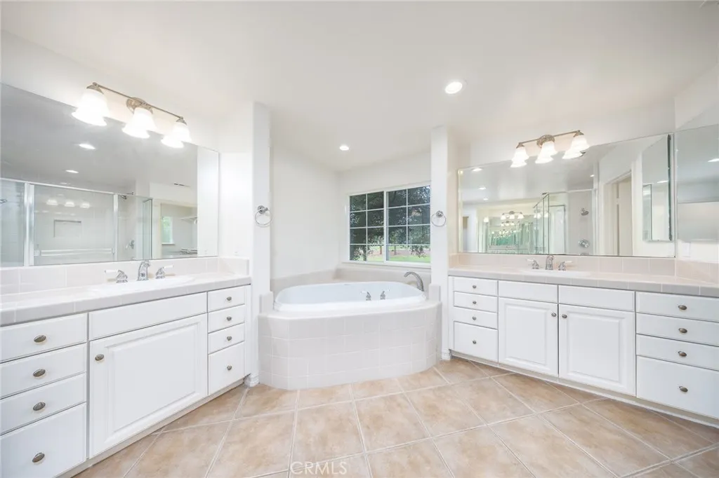 2225 Saratoga Lane