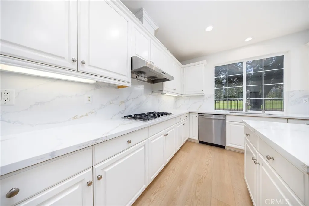 2225 Saratoga Lane