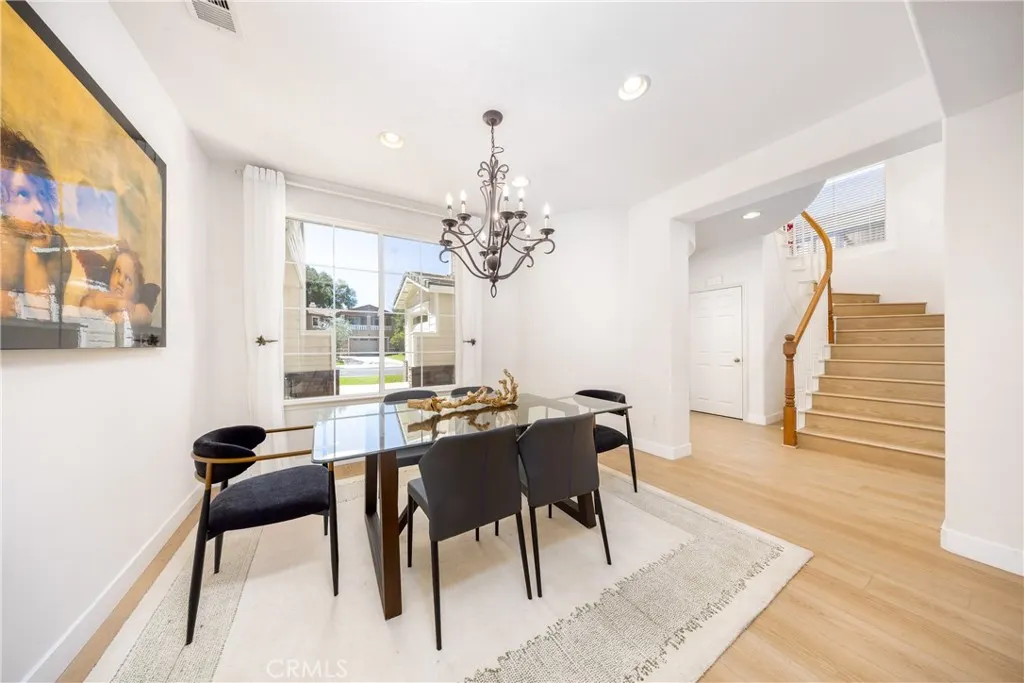 2225 Saratoga Lane