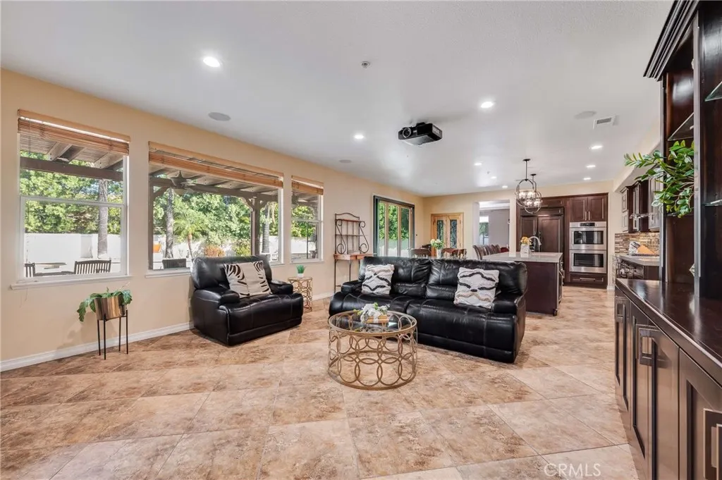 6137 Ridgemont