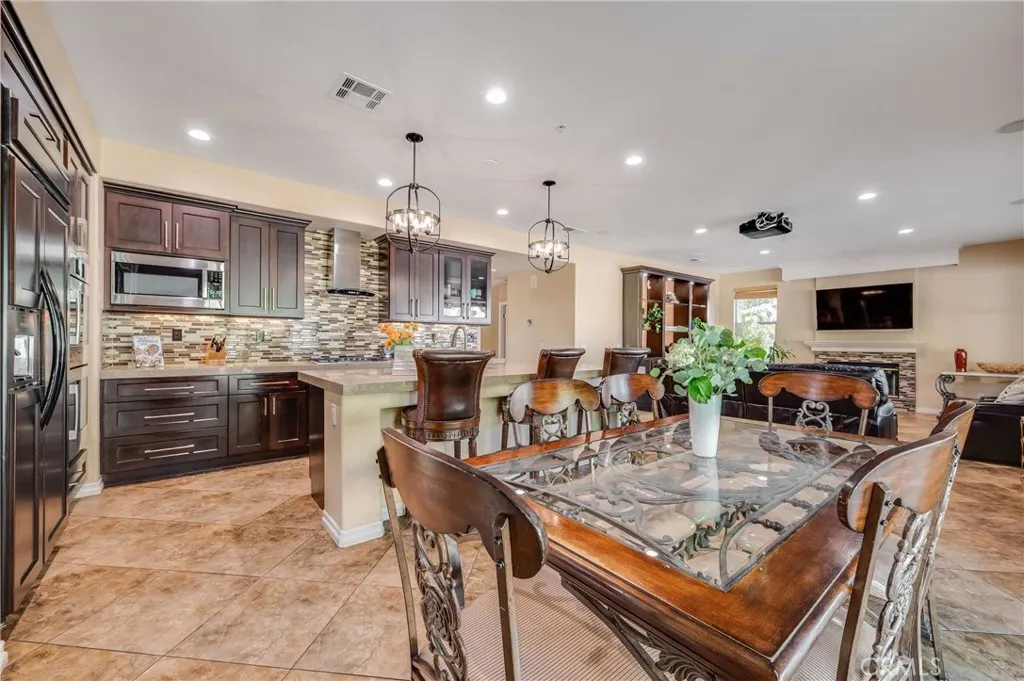 6137 Ridgemont