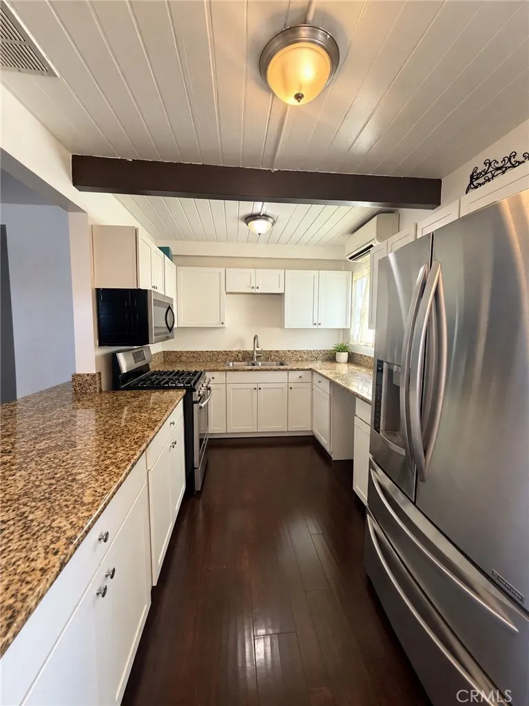 122 E De Anza Circle