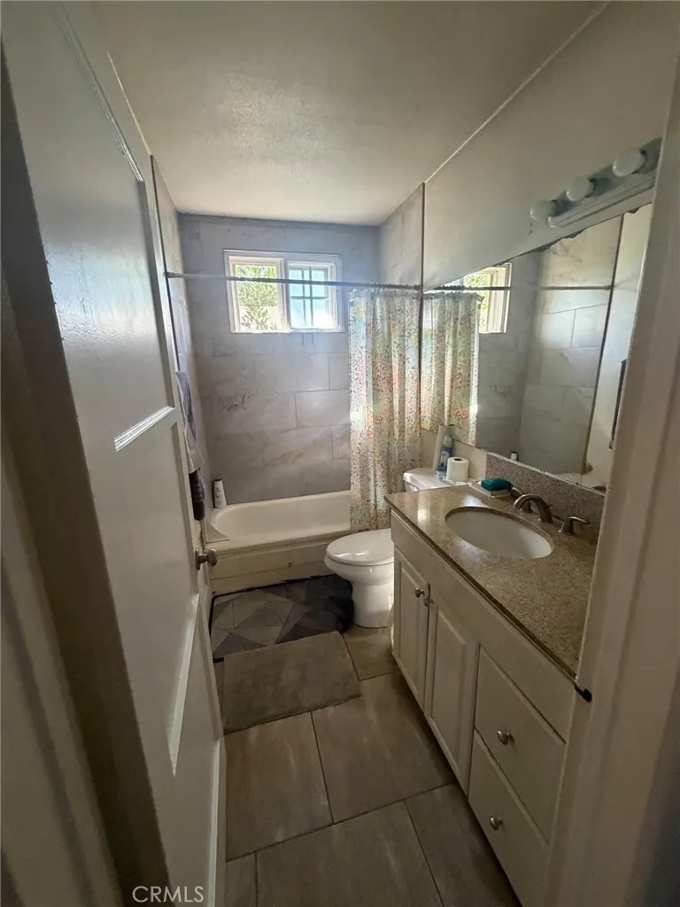 122 E De Anza Circle