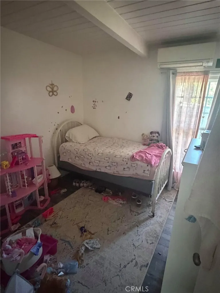 122 E De Anza Circle