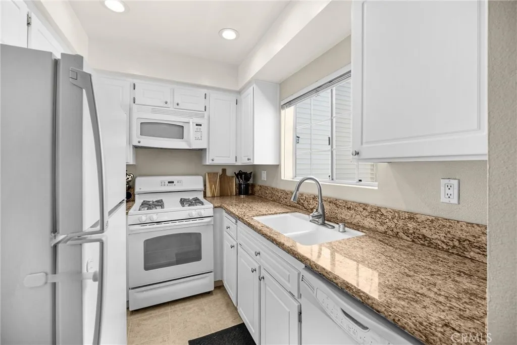 777 S Citrus Avenue, #221