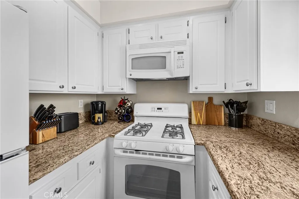 777 S Citrus Avenue, #221
