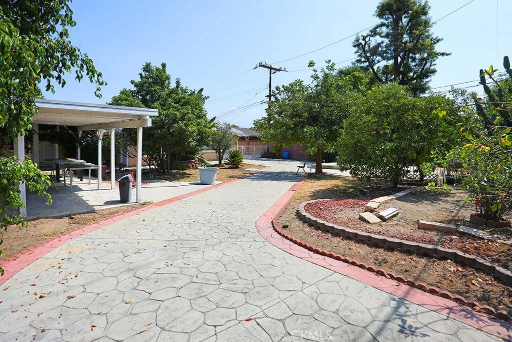 640 S Azusa Avenue