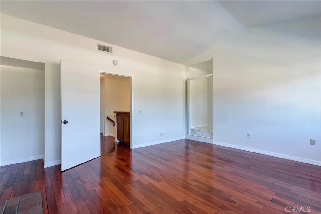 6 Hunter Point Road