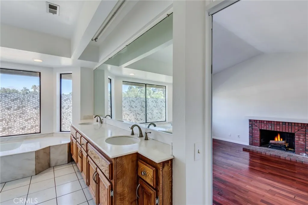 6 Hunter Point Road