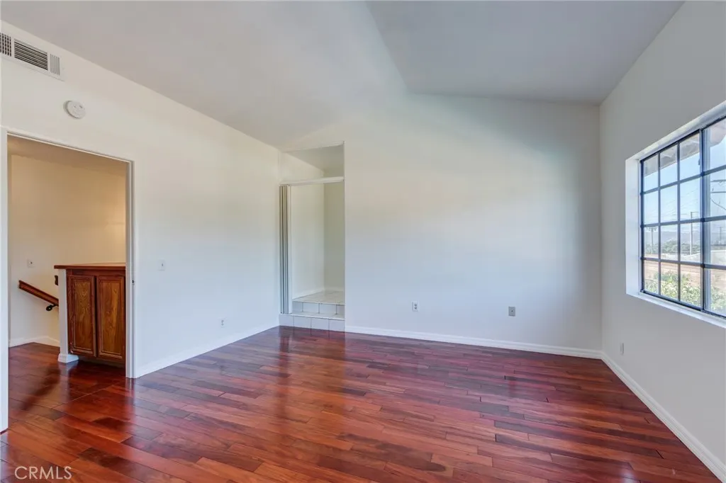 6 Hunter Point Road