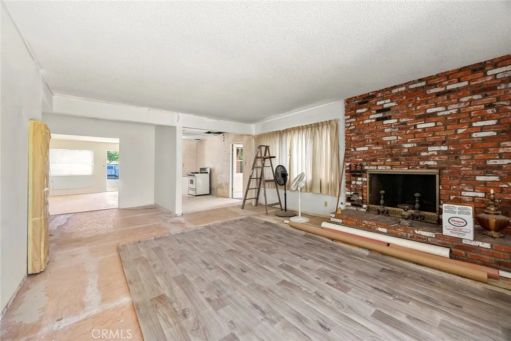 309 N Eucla Avenue