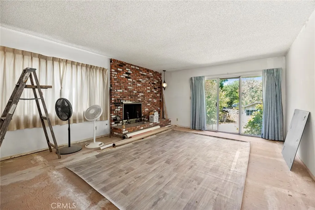 309 N Eucla Avenue