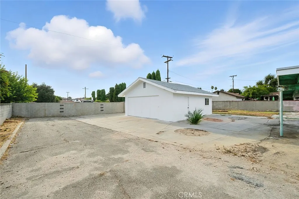 1433 S San Antonio Avenue