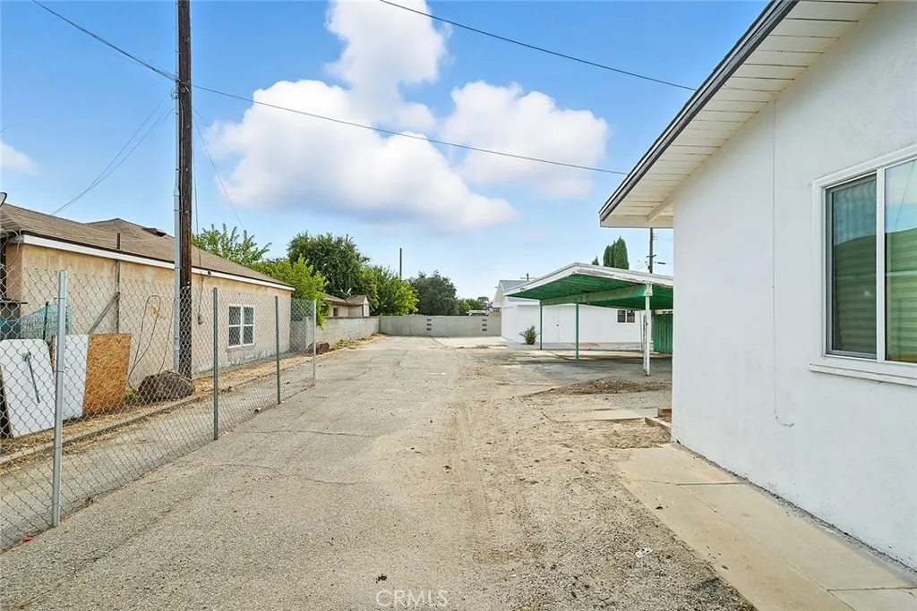 1433 S San Antonio Avenue