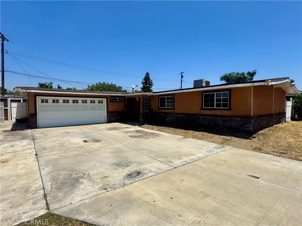 1113 Brewster Dr