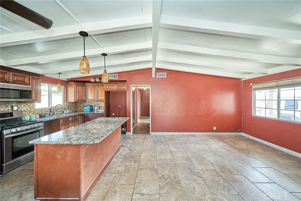 1113 Brewster Dr