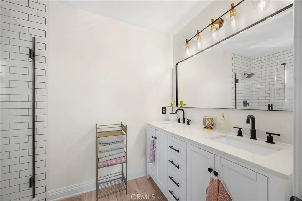 926 W Philadelphia, #18