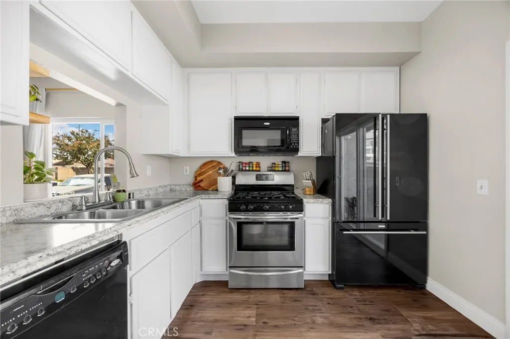 926 W Philadelphia, #18