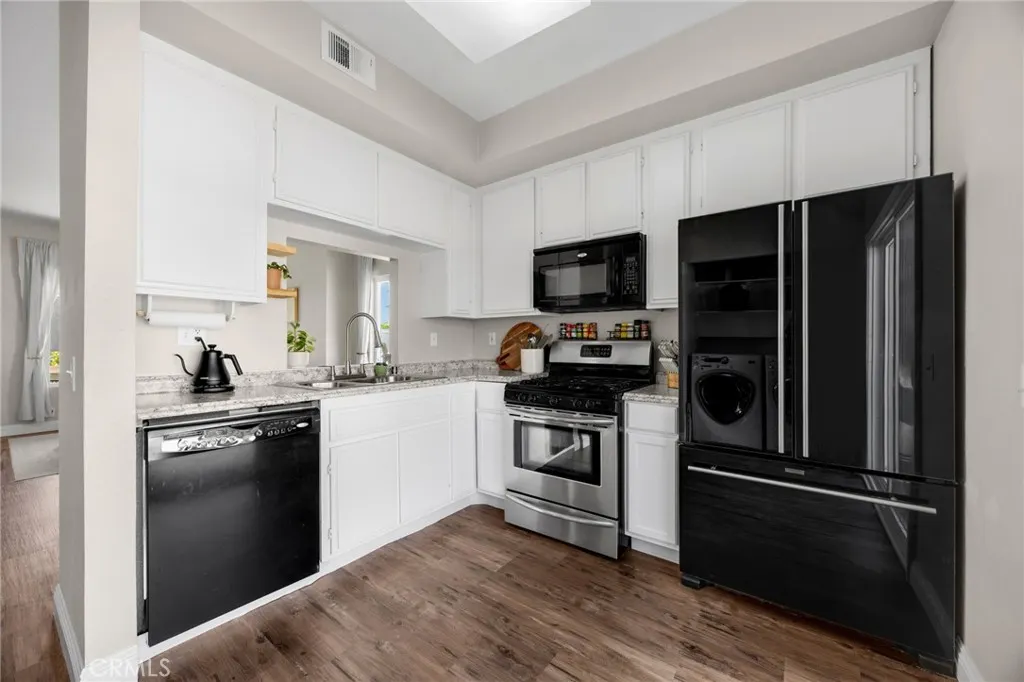 926 W Philadelphia, #18