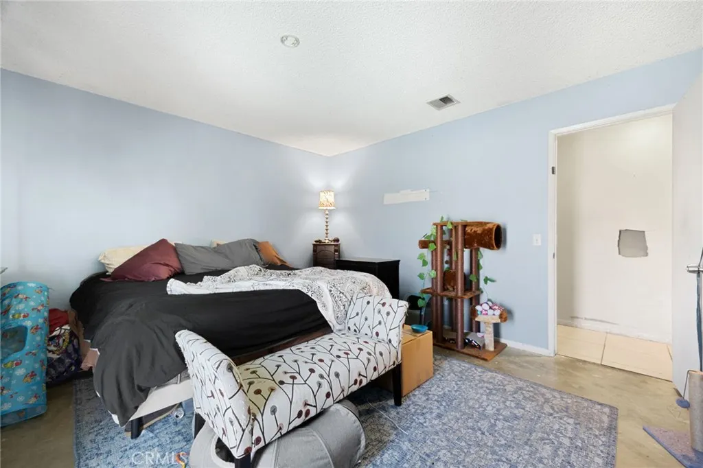 2808 S Desert Forest