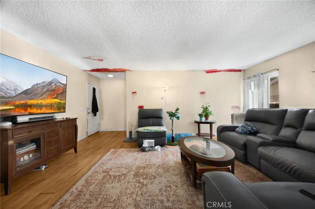 2808 S Desert Forest