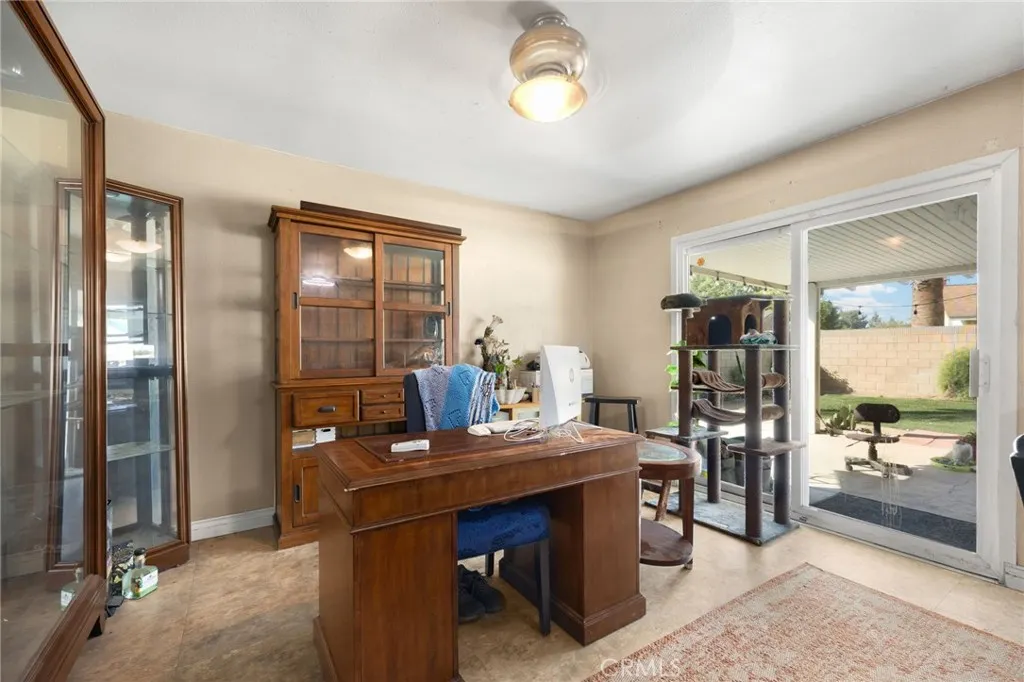 2808 S Desert Forest