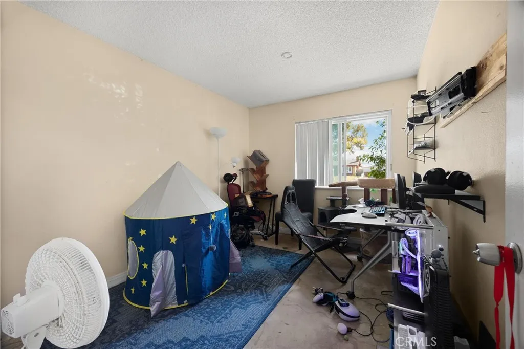 2808 S Desert Forest
