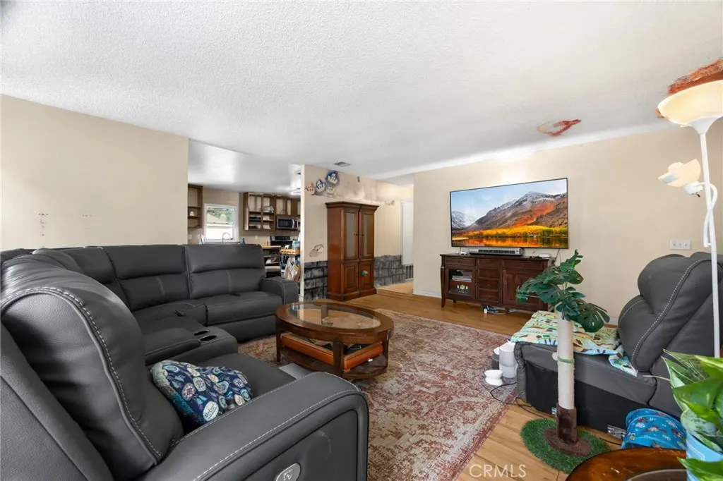 2808 S Desert Forest