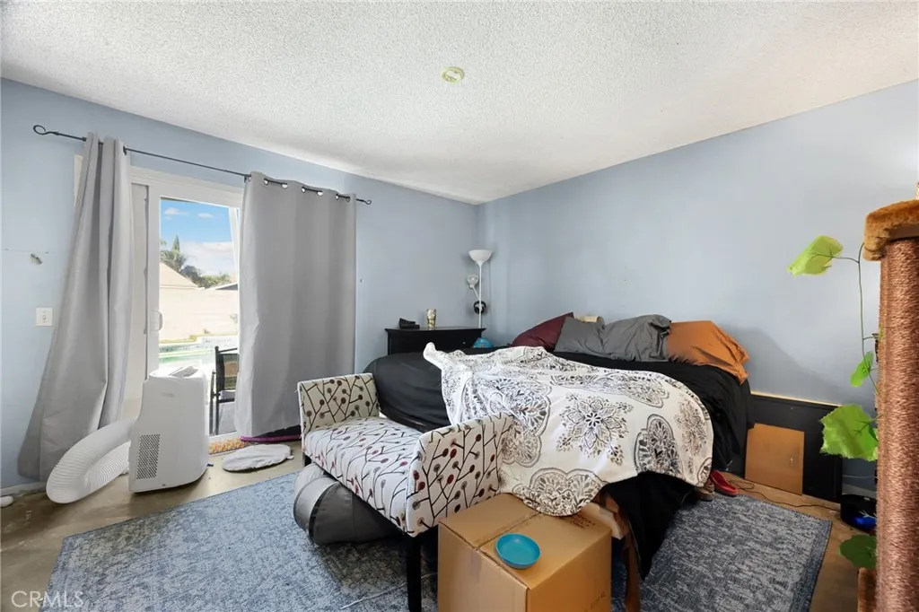 2808 S Desert Forest
