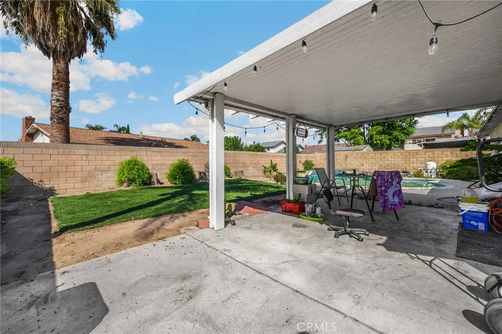 2808 S Desert Forest