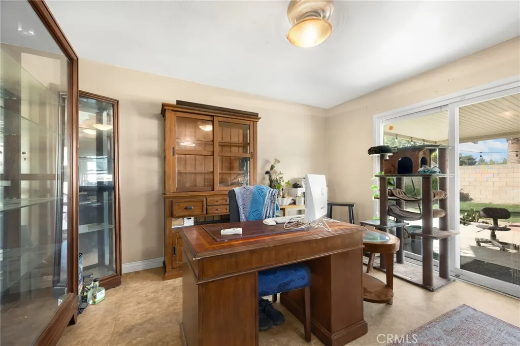 2808 S Desert Forest