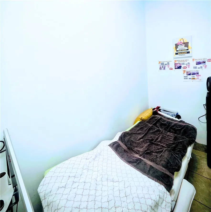 10923 Main