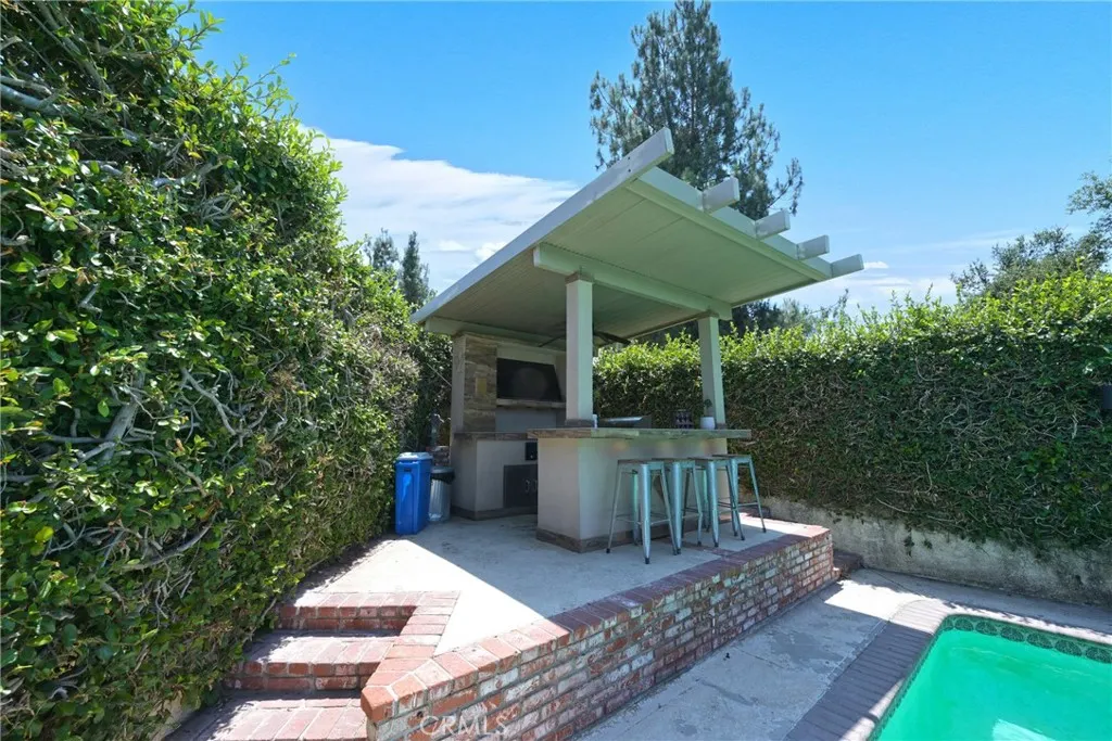 512 S Shouse
