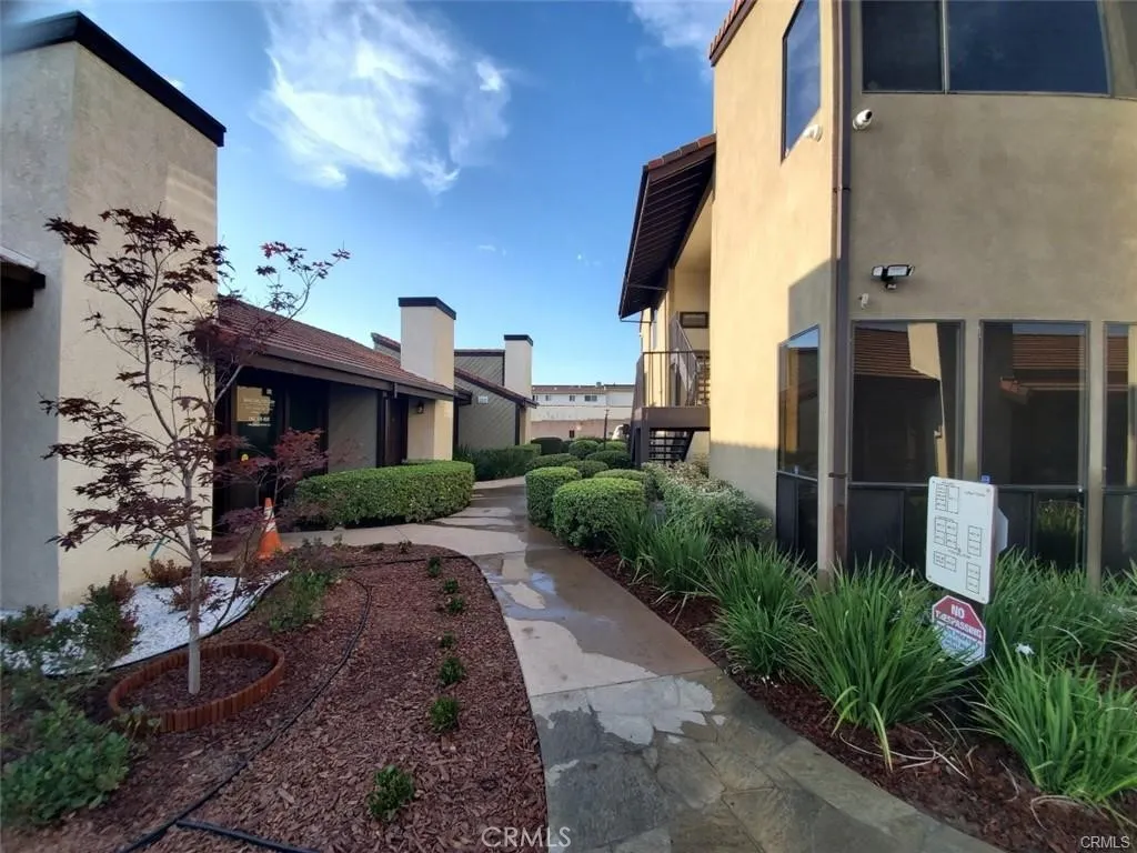 461 E Whittier #B