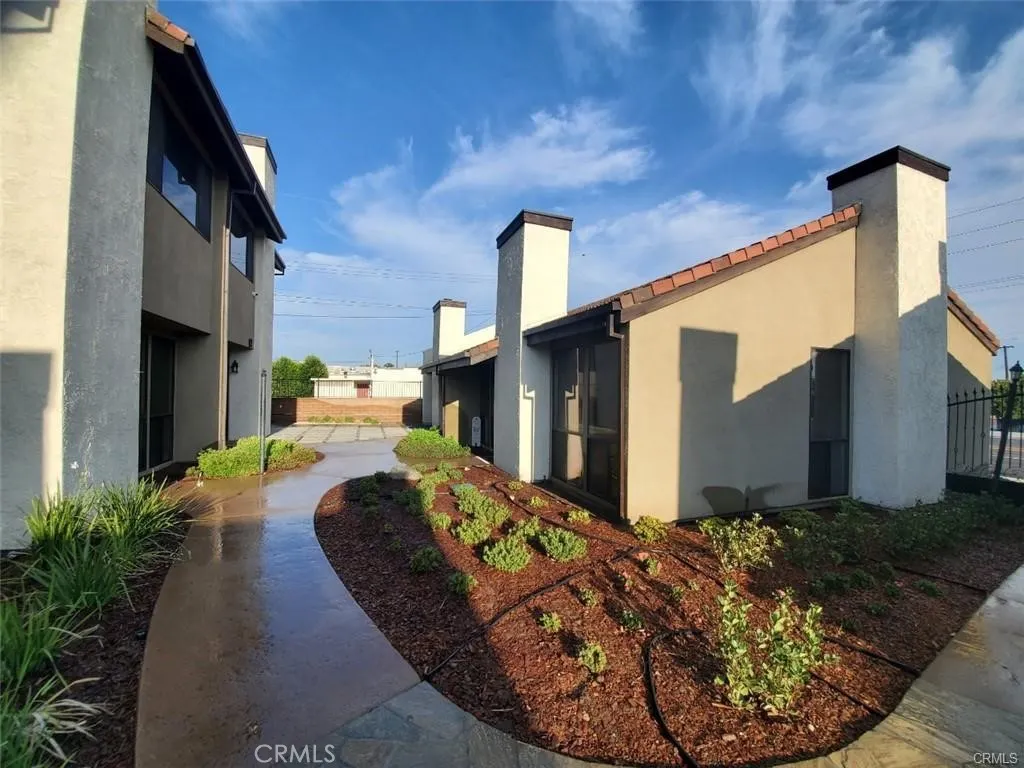 461 E Whittier #B