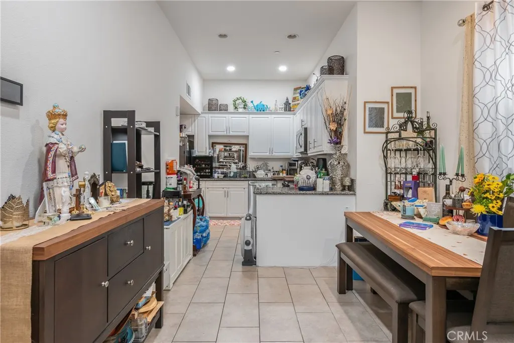 4956 Willow #E
