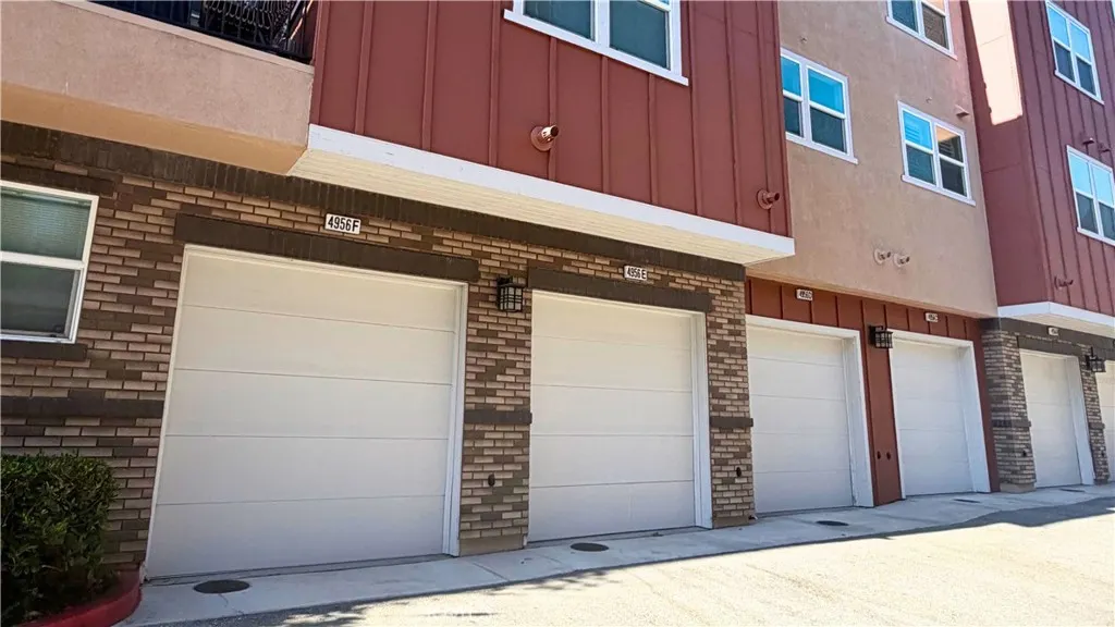 4956 Willow #E