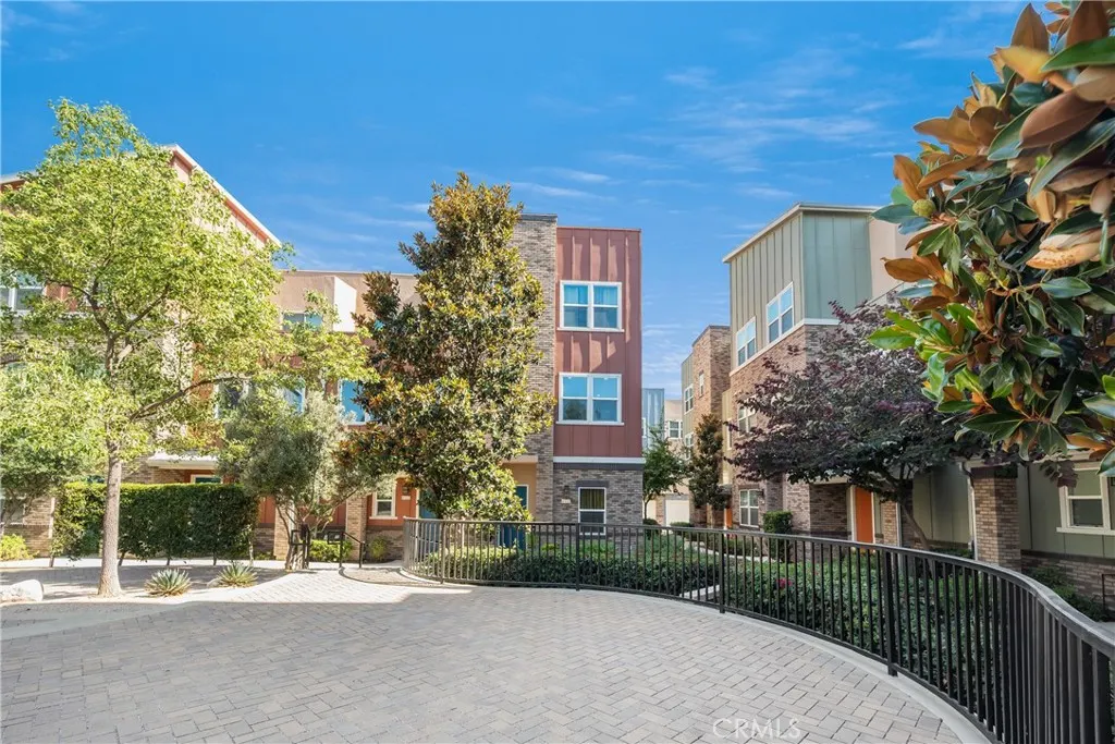 4956 Willow #E