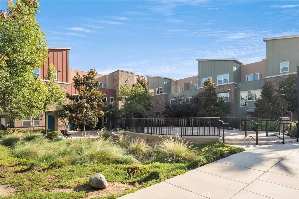 4956 Willow #E