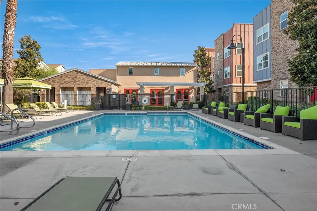 4956 Willow #E