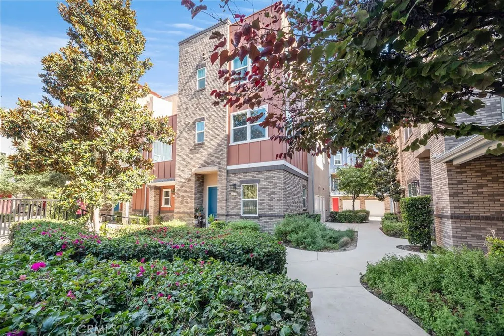 4956 Willow #E