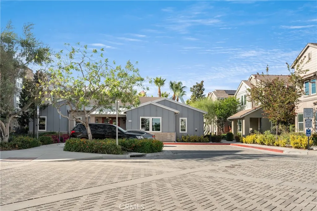 4956 Willow #E