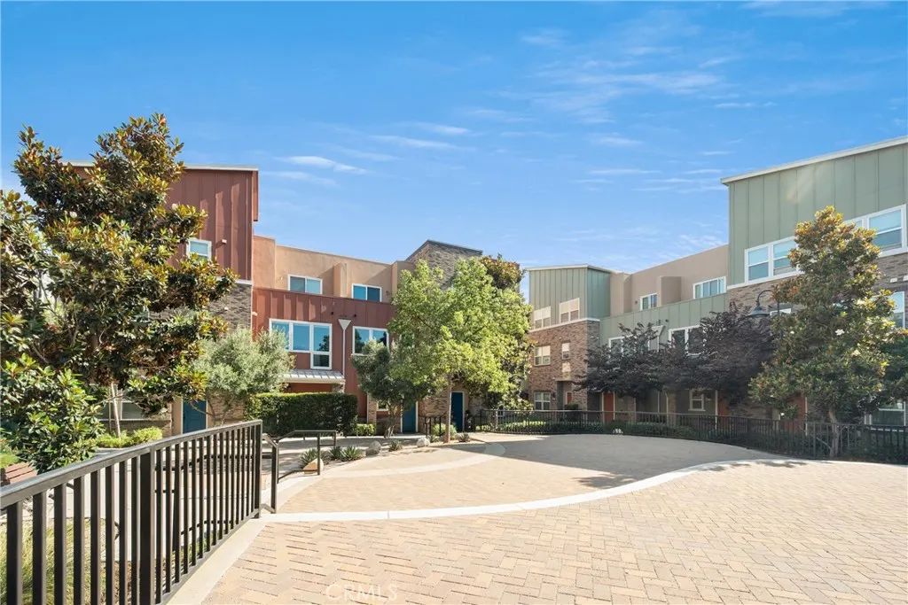 4956 Willow #E