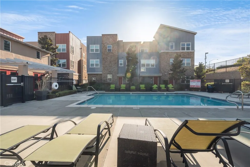 4956 Willow #E