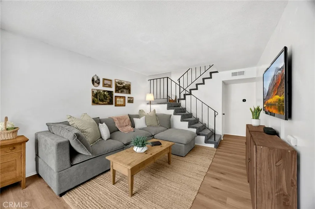 2148 Eveningside