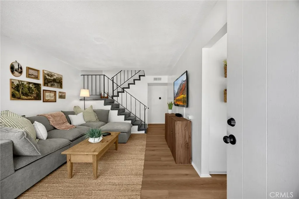2148 Eveningside