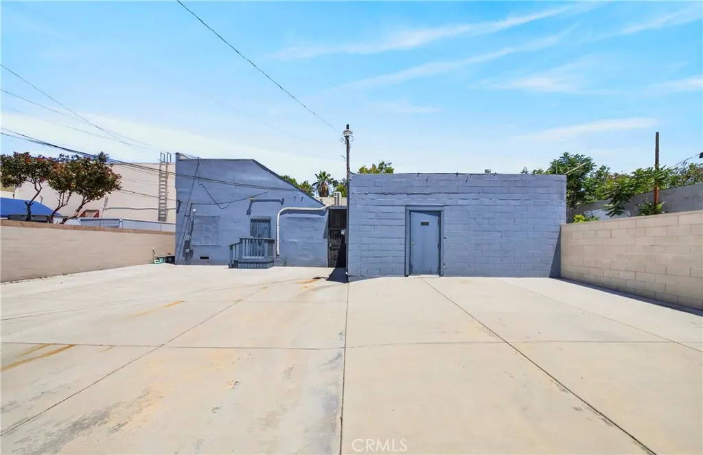 450 W Holt Avenue