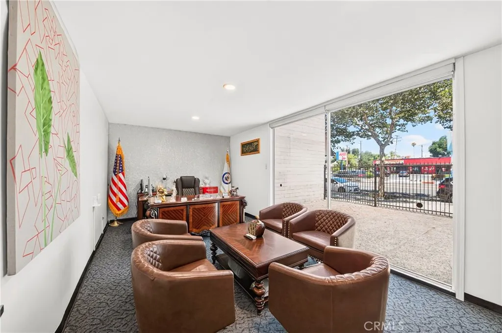 450 W Holt Avenue