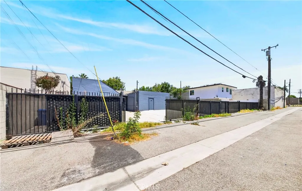 450 W Holt Avenue