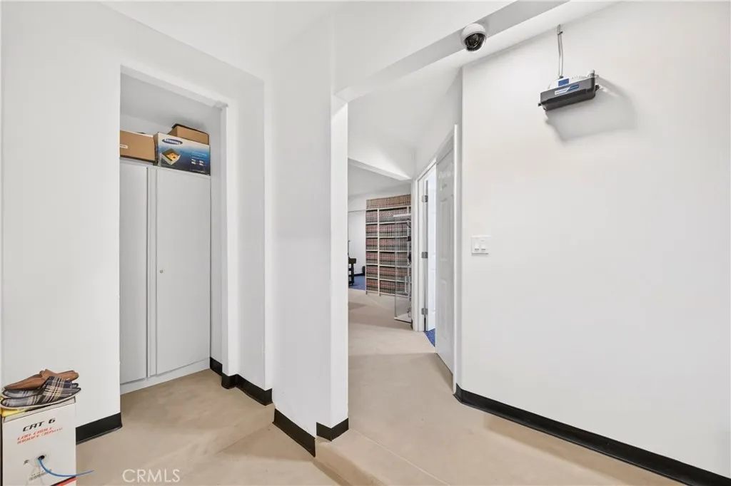 450 W Holt Avenue